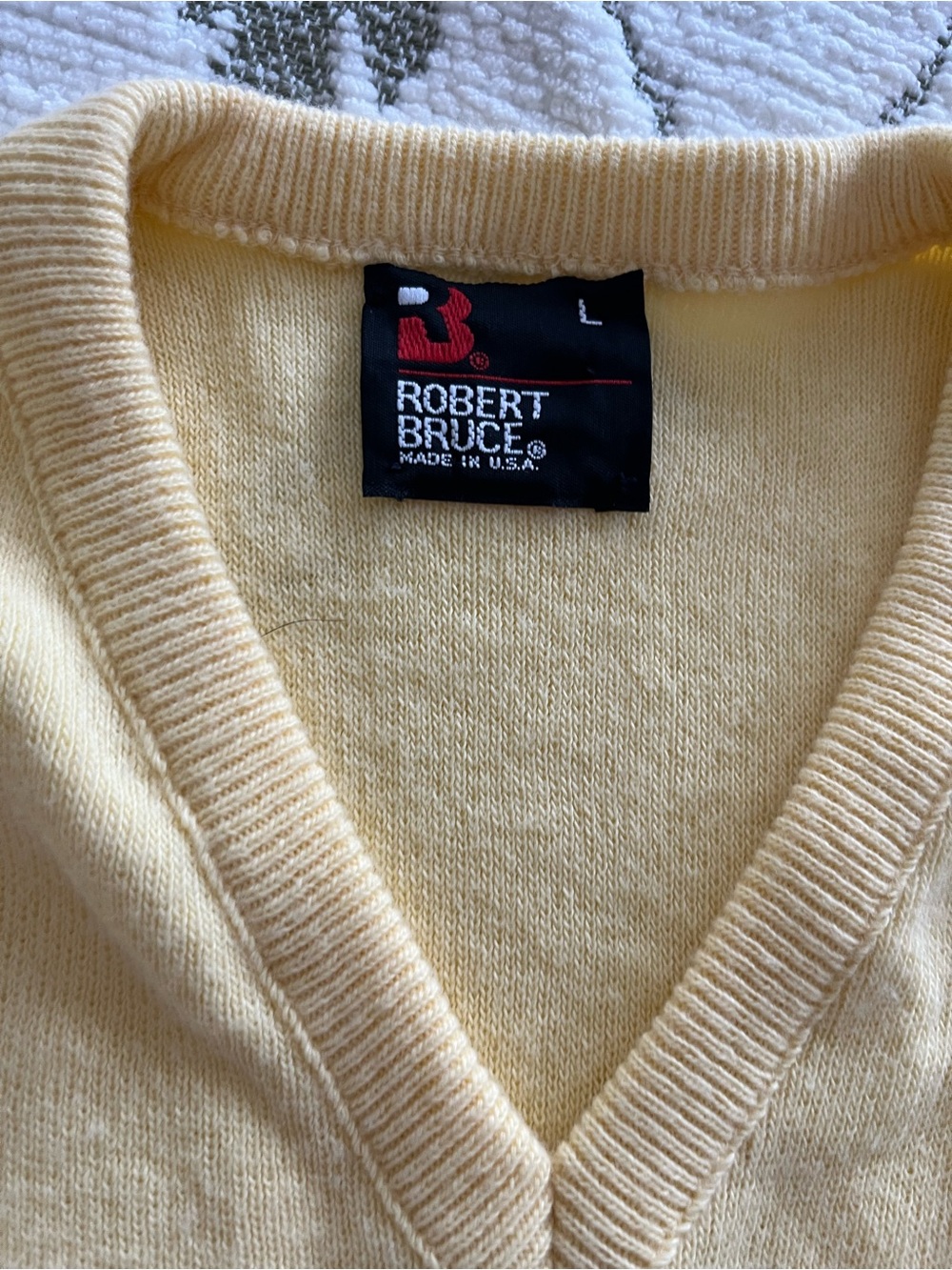 Vtg Robert Bruce Men's Lightweight V-Neck Sweater in Soft Yellow large - Picture 4 of 6